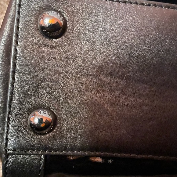 Authentic MK patent leather purse with a chain strap and 2 handles - Picture 5 of 8